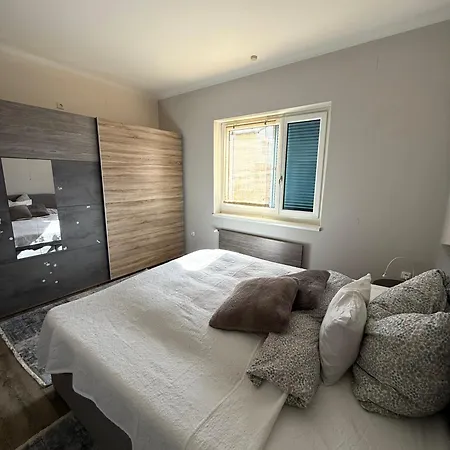 Big With Garden Apartment *