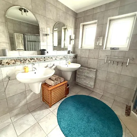 Big With Garden Apartment *