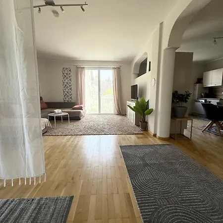 Big With Garden Apartment