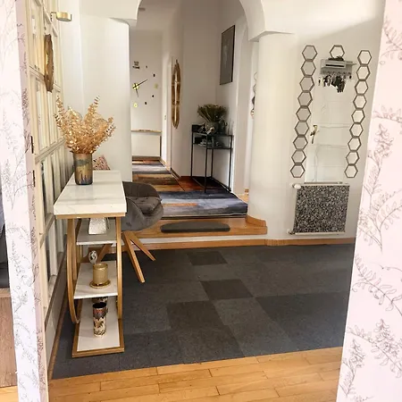 Big With Garden Apartment