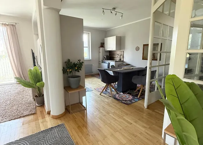 Apartment Big With Garden Klagenfurt am Woerthersee