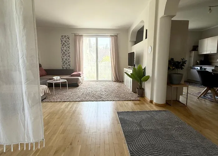 Big With Garden Apartment